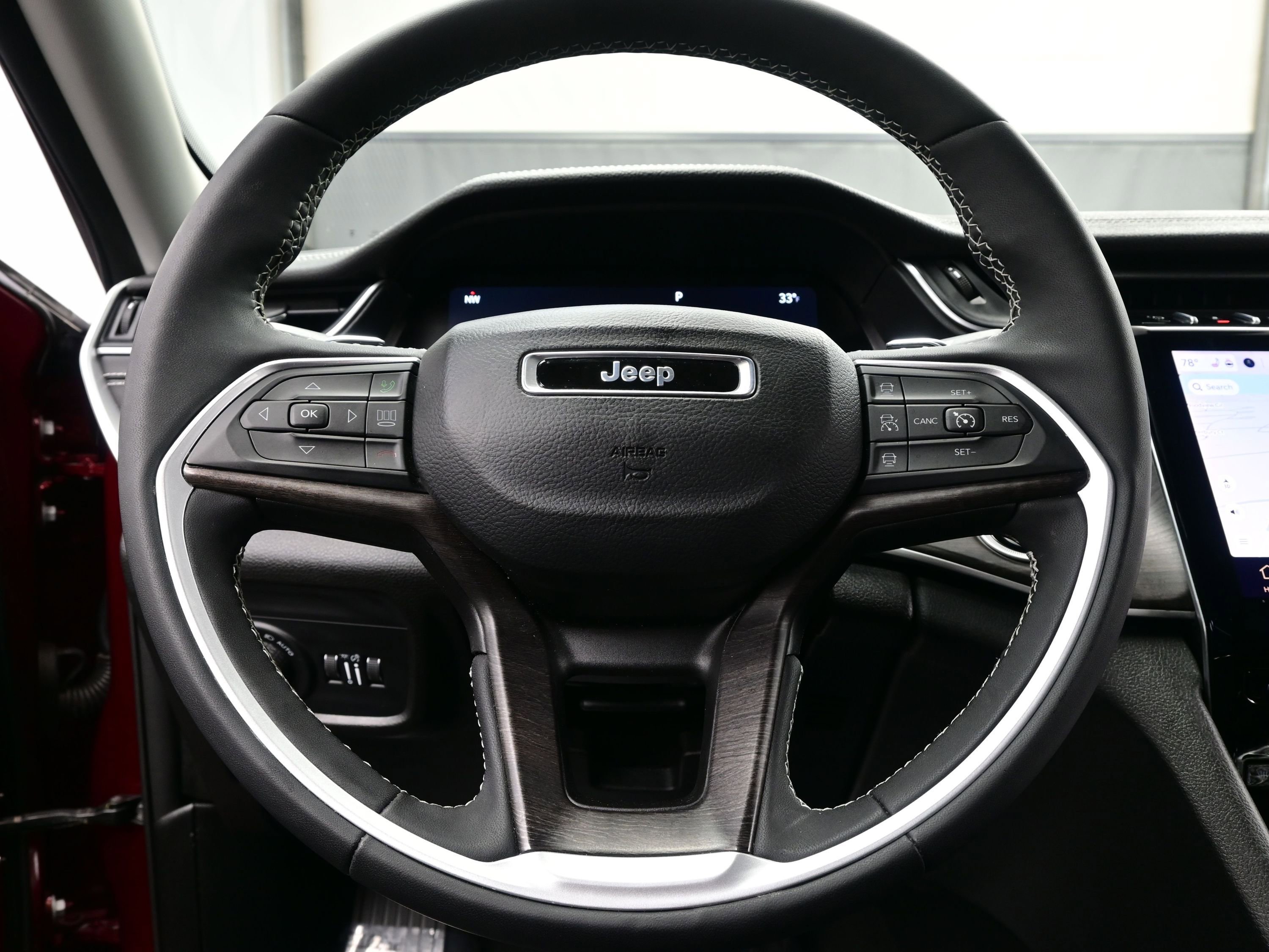 Used 2023 Jeep Grand Cherokee Limited image 24