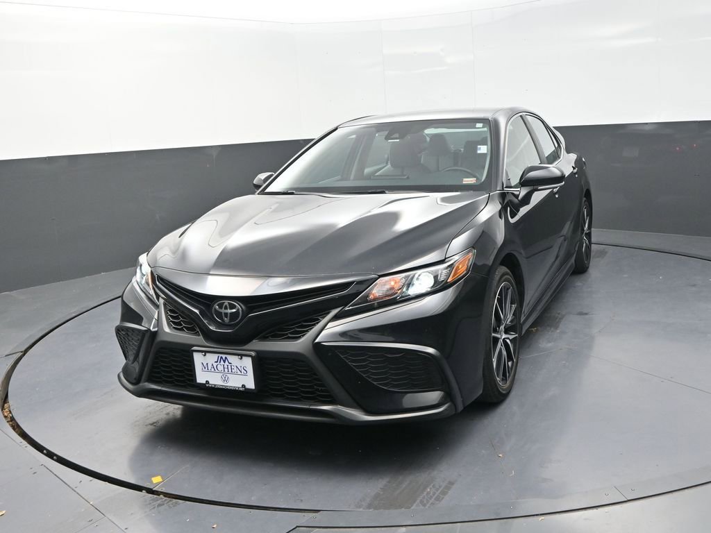 Used 2024 Toyota Camry SE w/ Cold Weather Package image 3