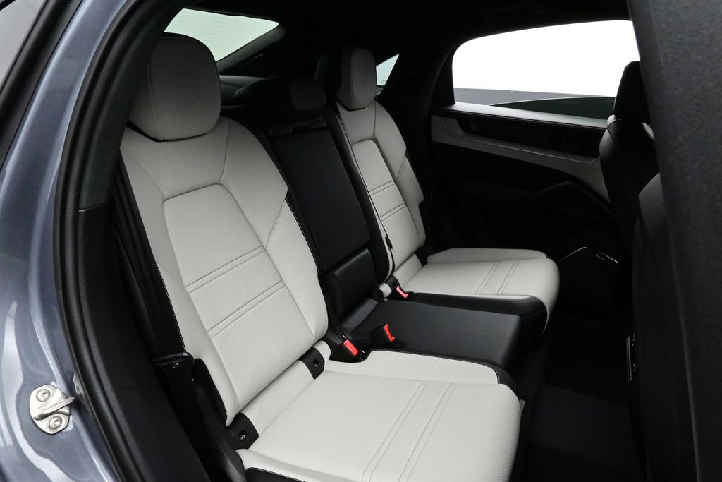 New 2026 Porsche Cayenne Turbo AWD/4WD image 17