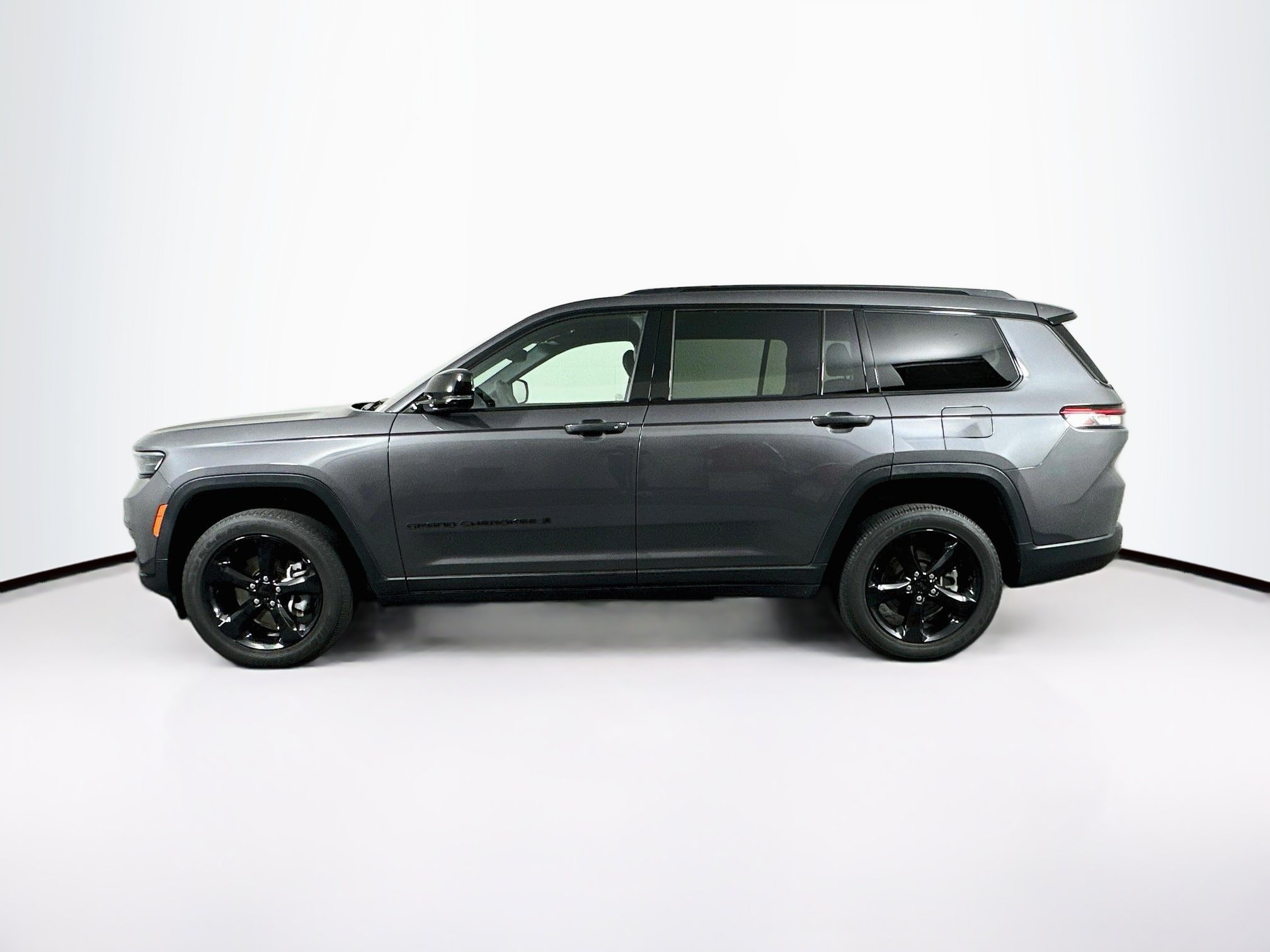 Used 2023 Jeep Grand Cherokee L Laredo AWD/4WD image 4