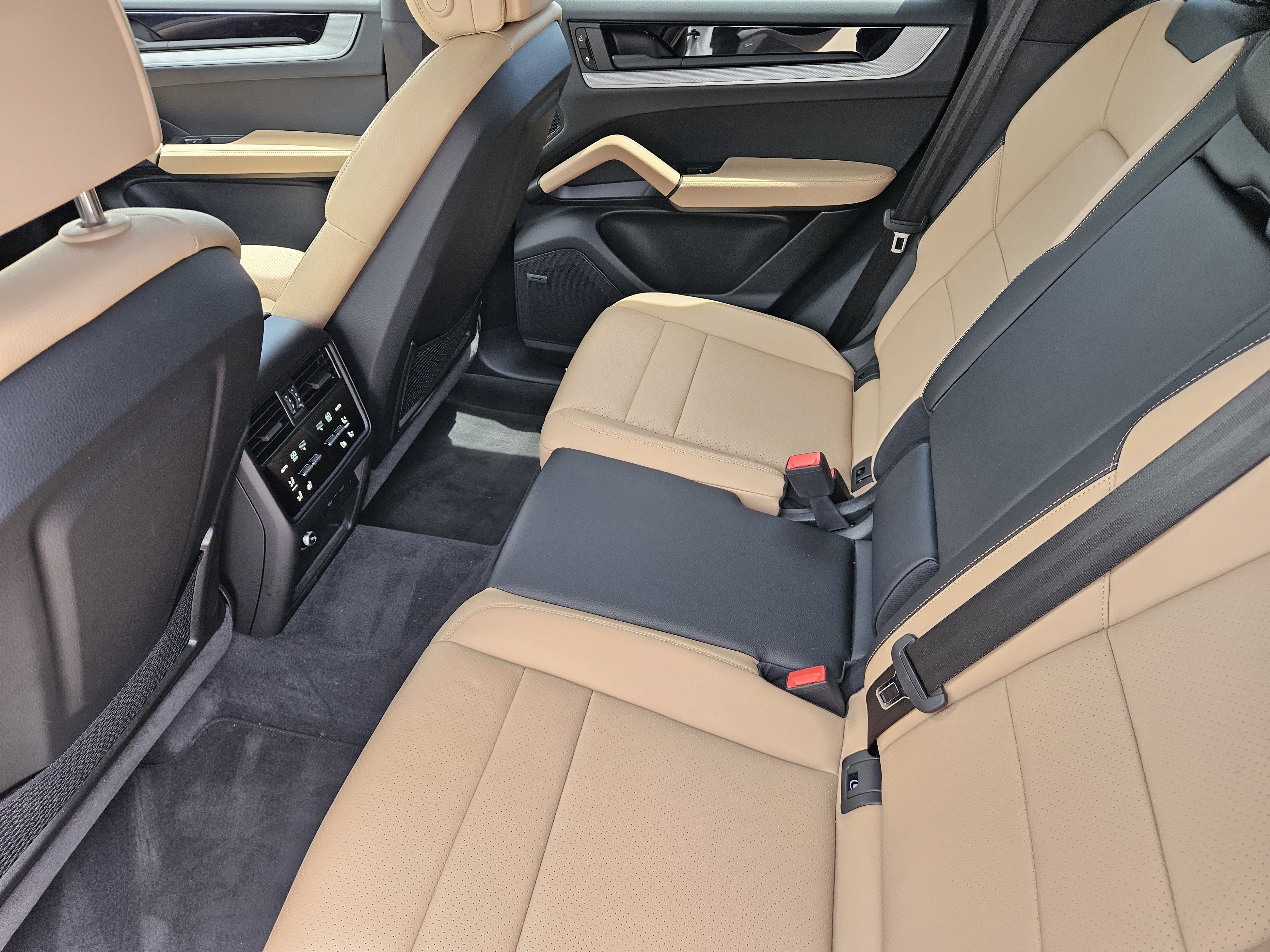 Certified 2026 Porsche Cayenne AWD/4WD image 28