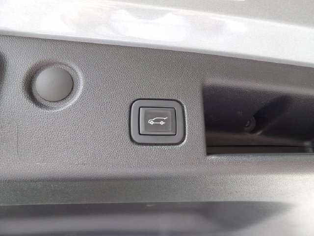 Used 2023 Chevrolet Equinox Premier AWD/4WD image 11