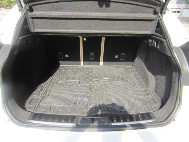 Used 2019 Jaguar F-PACE Premium image 40