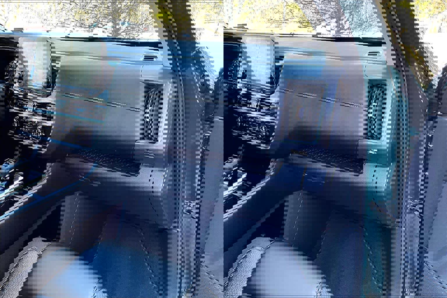 Used 2025 Nissan Pathfinder SL w/ SL Premium Package image 19