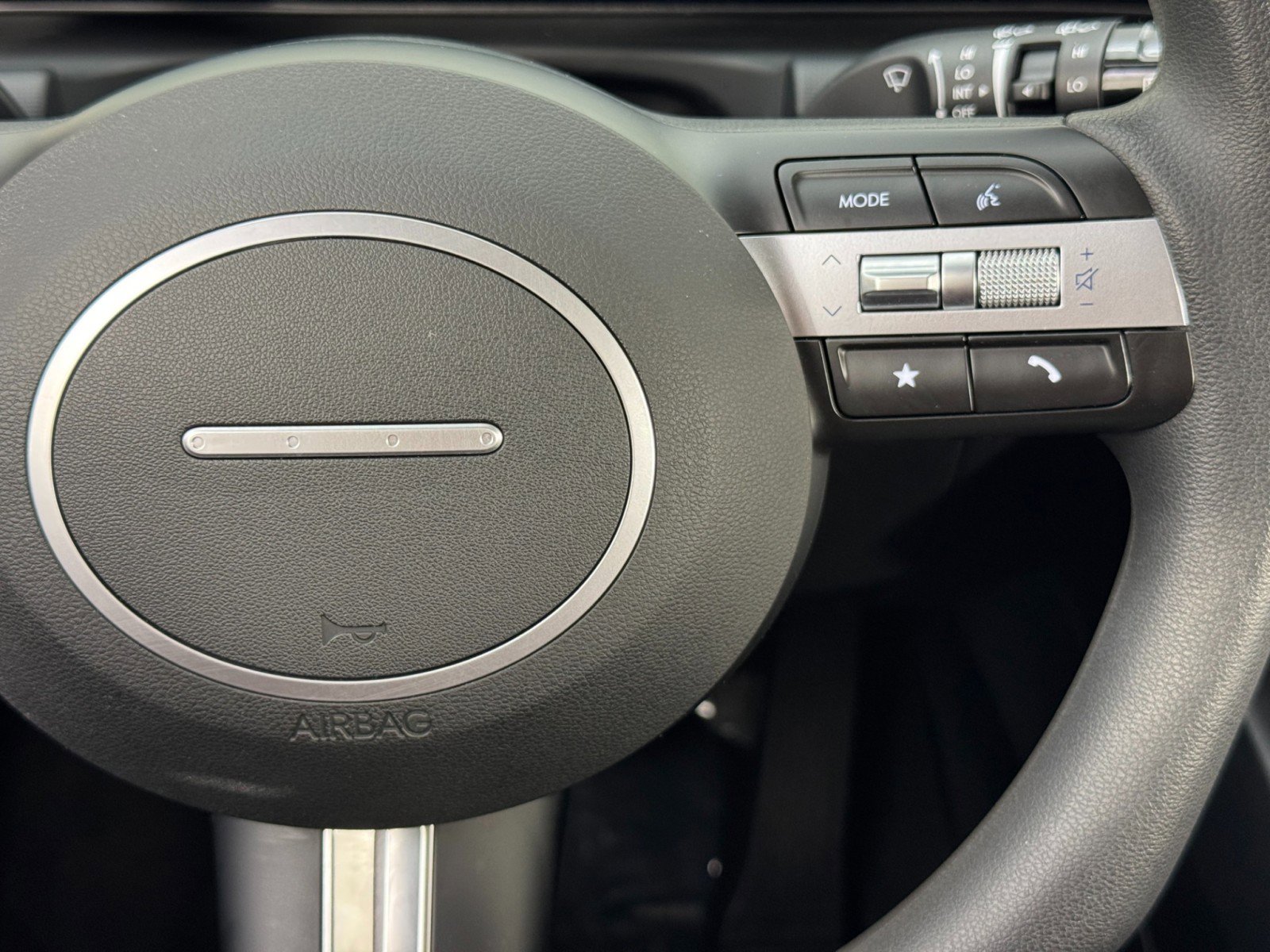 Used 2025 Hyundai Tucson SE image 19