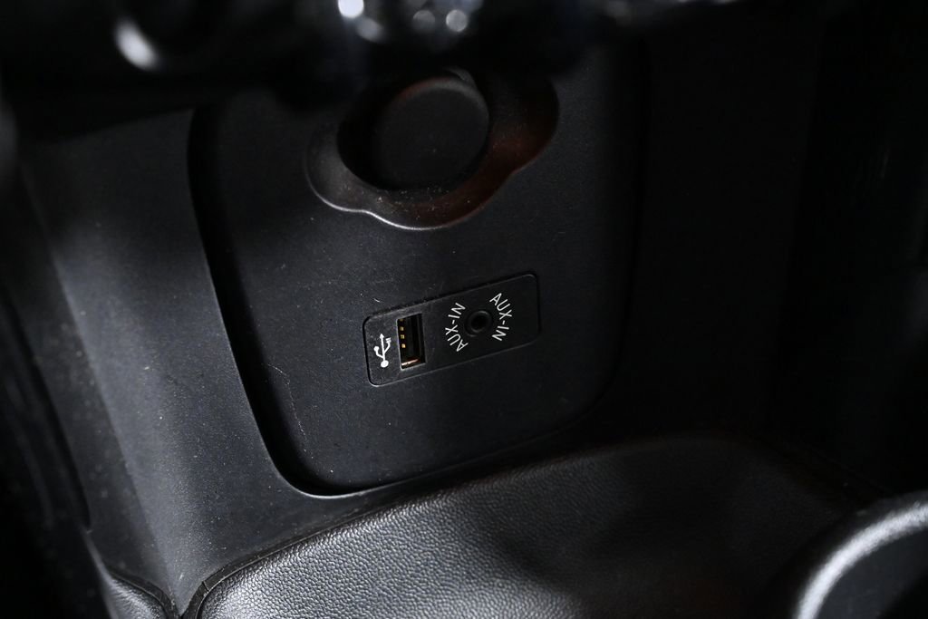 Used 2015 MINI Cooper 4-Door Hardtop FWD image 18