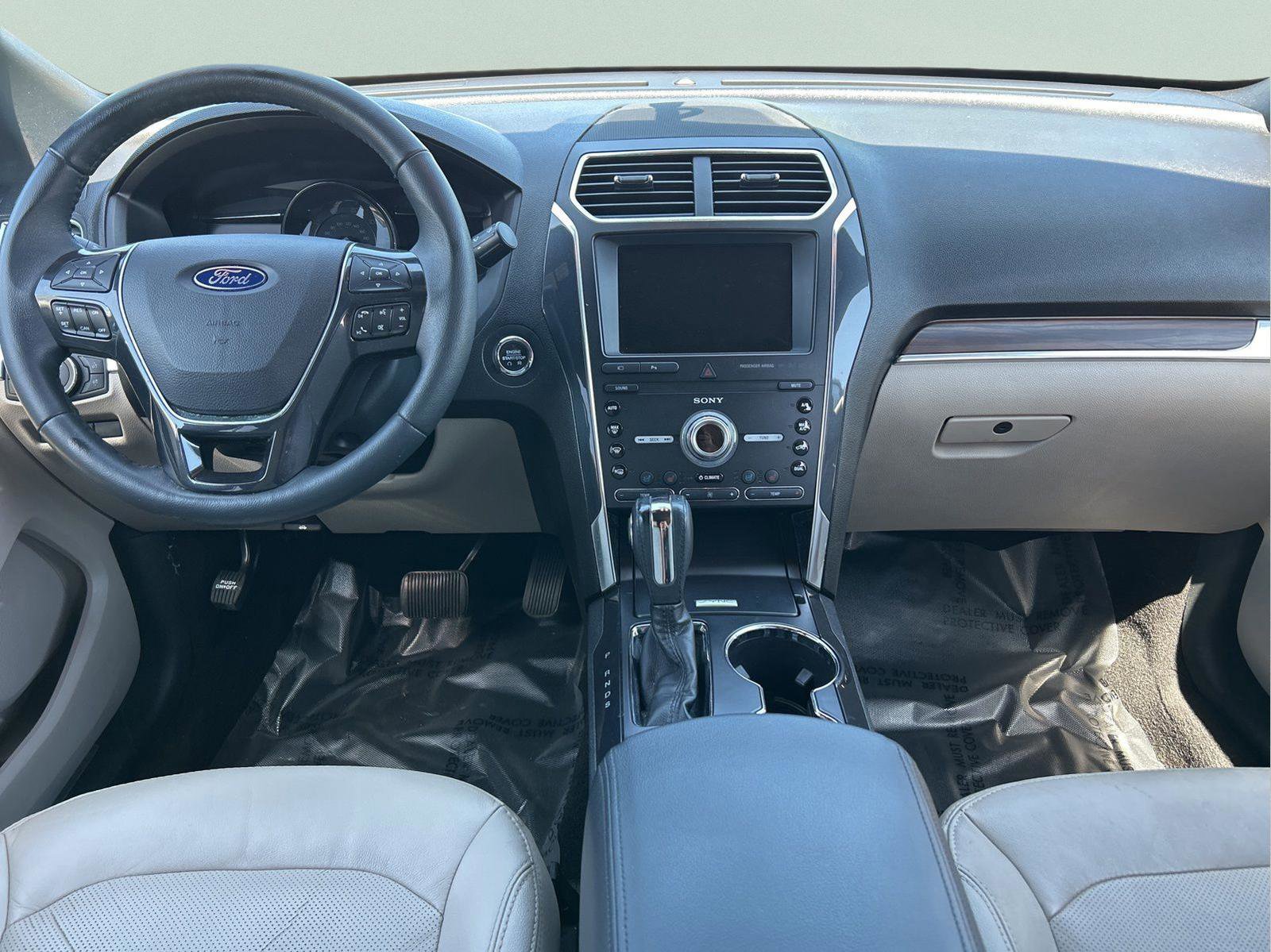 Used 2019 Ford Explorer Limited w/ Class III Trailer Tow Package FWD image 12