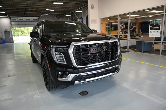 New 2026 GMC Yukon XL Denali w/ Denali Reserve Package AWD/4WD image 3