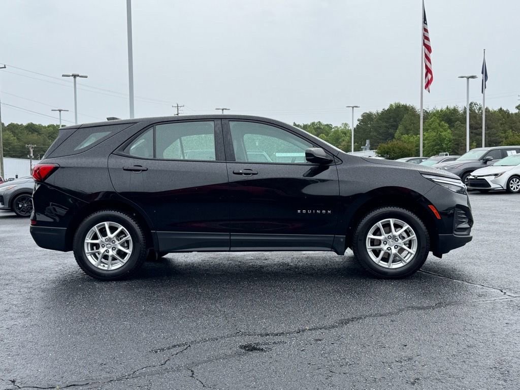 Used 2023 Chevrolet Equinox LS image 2