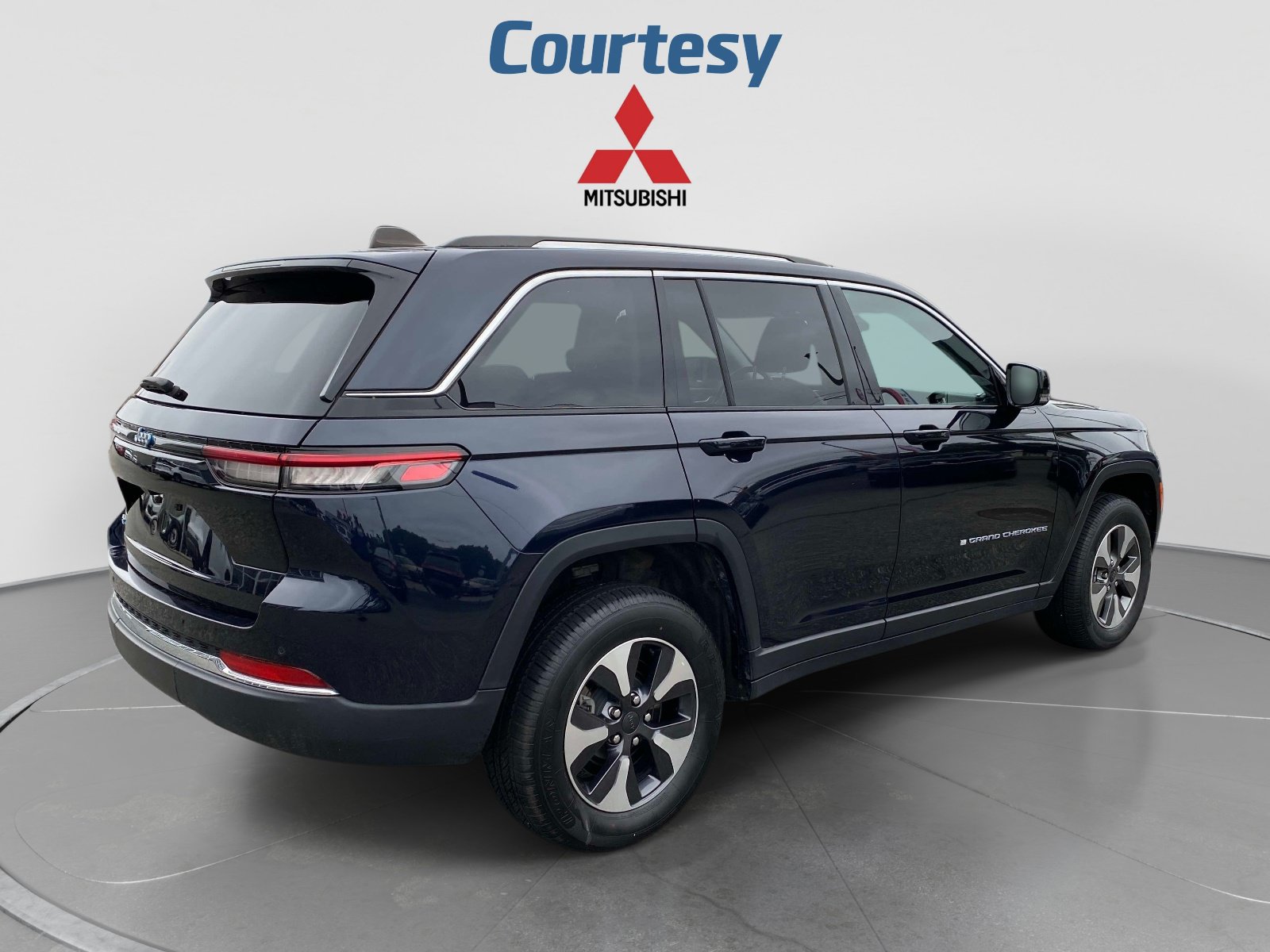 Used 2024 Jeep Grand Cherokee Limited 4xe AWD/4WD image 8