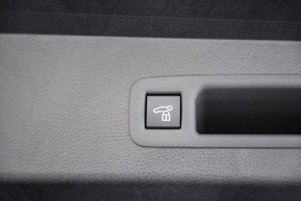 New 2026 Toyota Sienna Platinum image 11