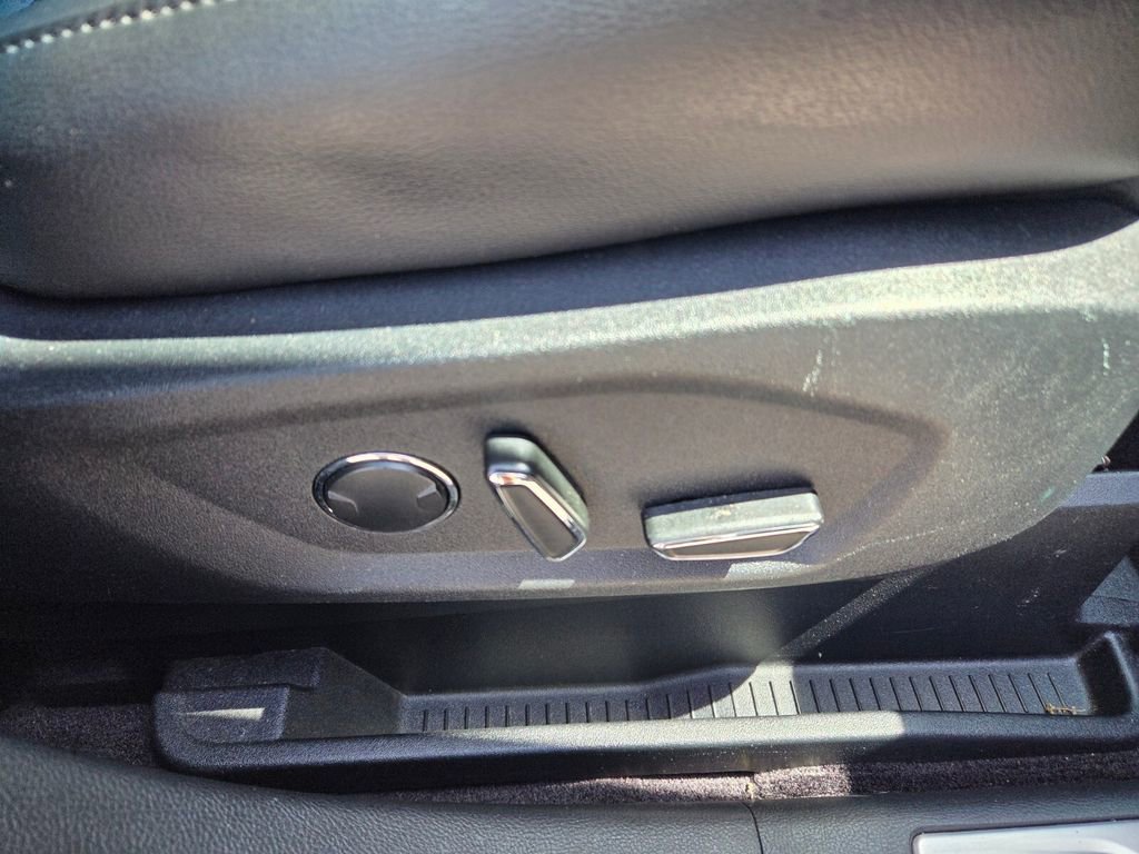 Used 2016 Ford Edge Titanium image 16