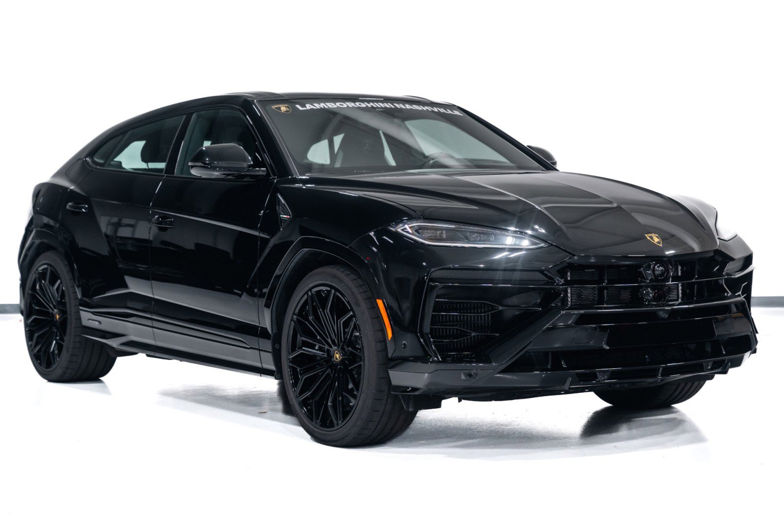 Used 2025 Lamborghini Urus SE image 2