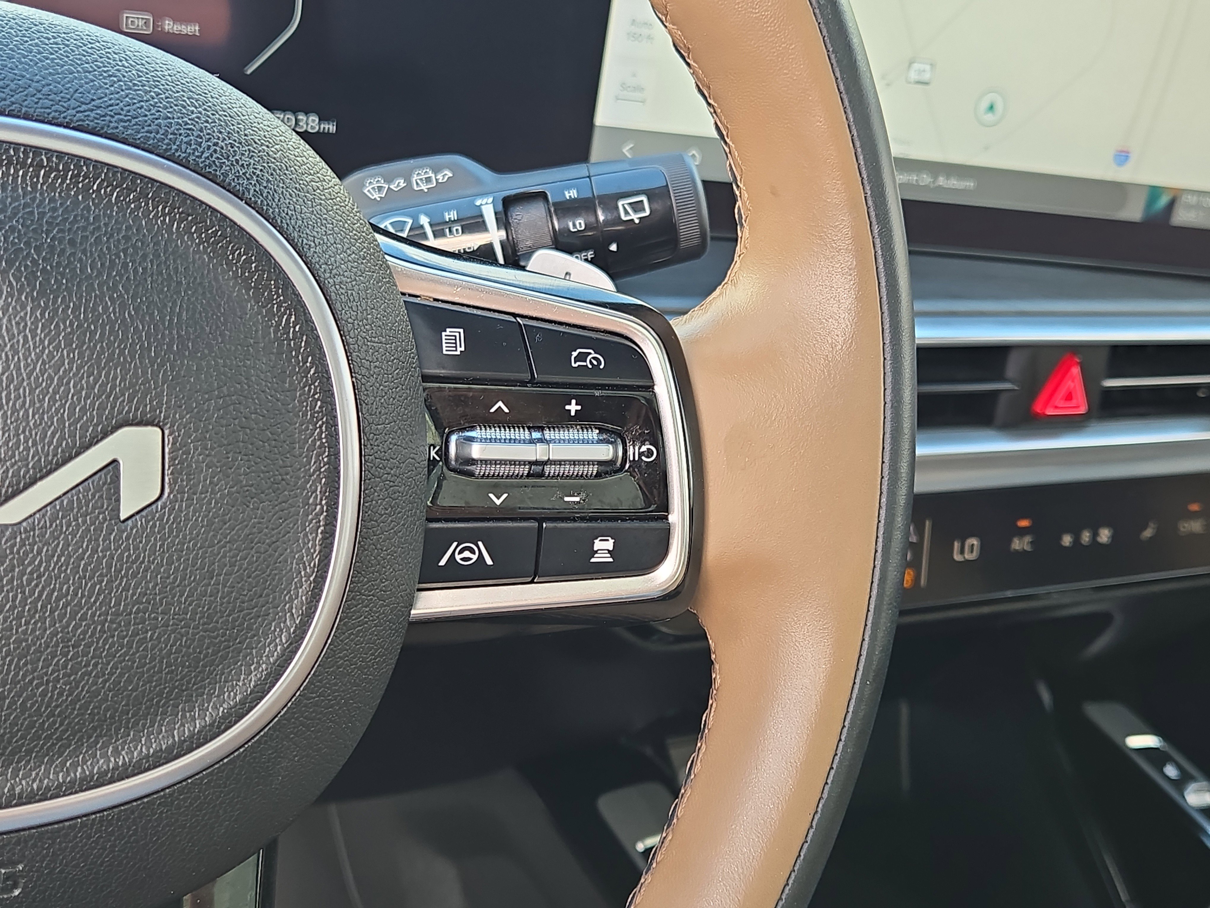 Used 2024 Kia Sorento SX Prestige w/ Olive Brown Leather Package image 29