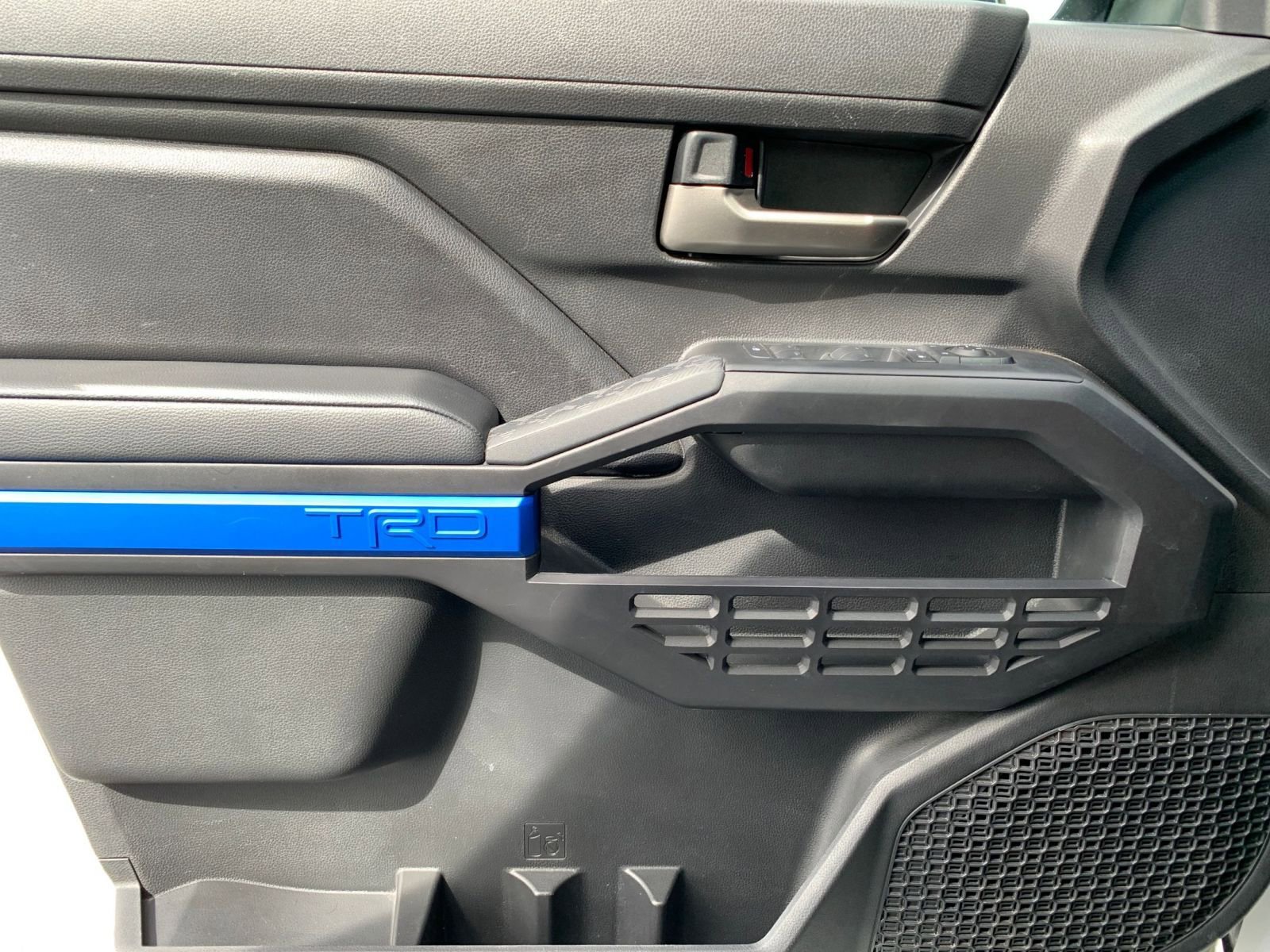 Used 2025 Toyota Tacoma SR image 20