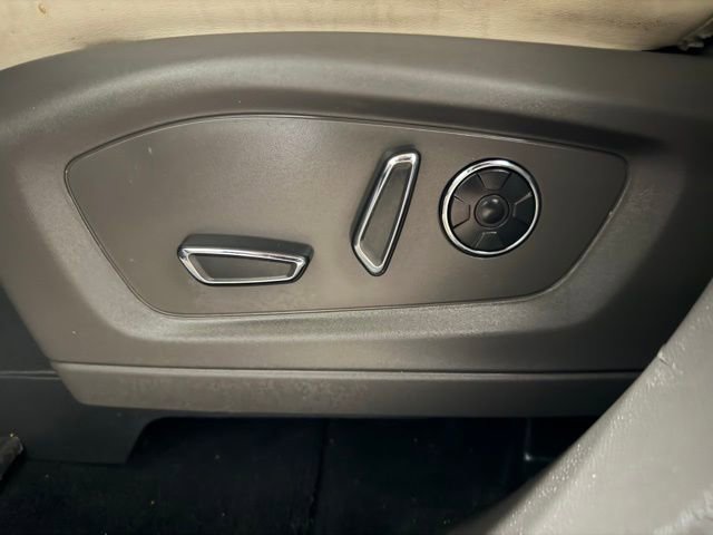 Used 2020 Ford Explorer Platinum w/ Premium Technology Package image 15