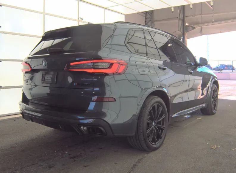 Used 2019 BMW X5 xDrive50i w/ M Sport Package image 3