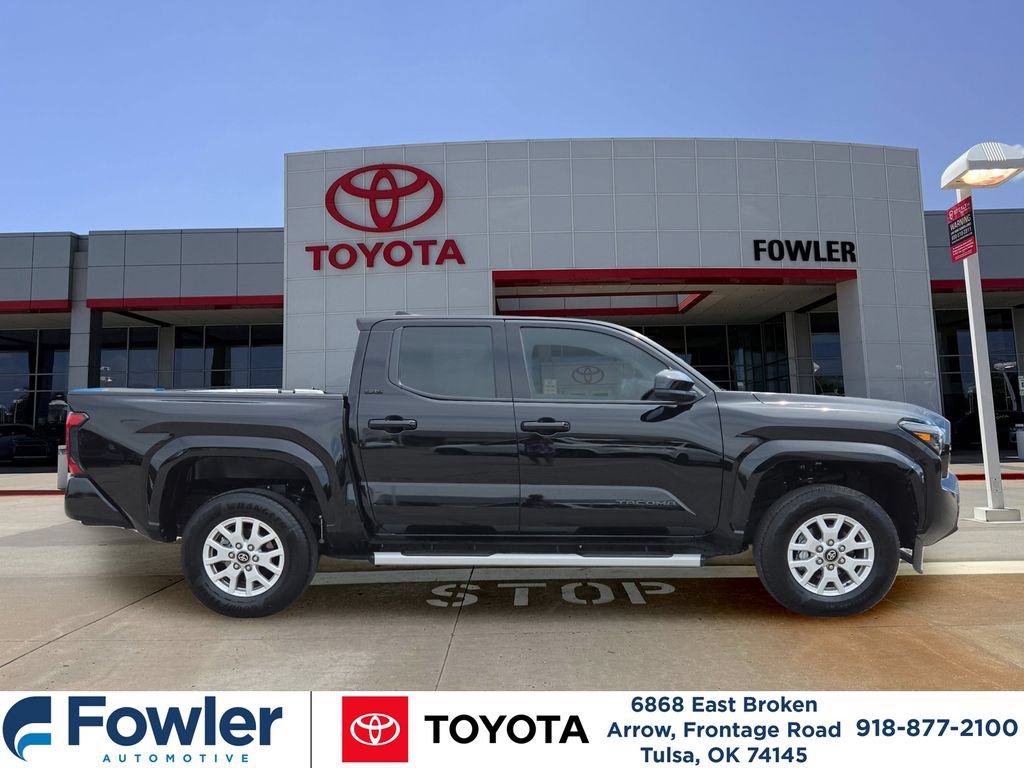 Certified 2025 Toyota Tacoma SR5 AWD/4WD image 4