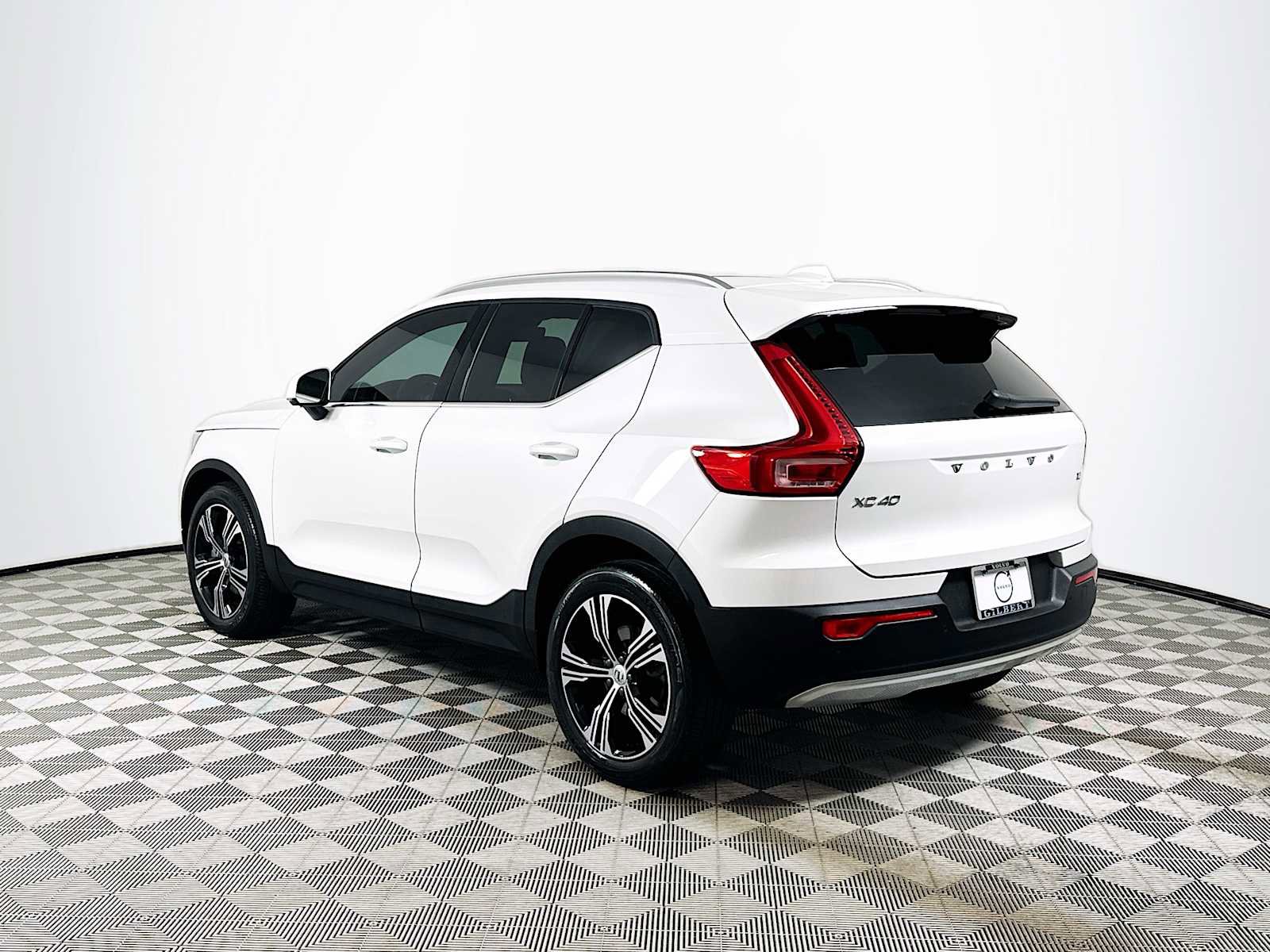 Used 2022 Volvo XC40 T4 Inscription w/ Climate Package FWD image 5