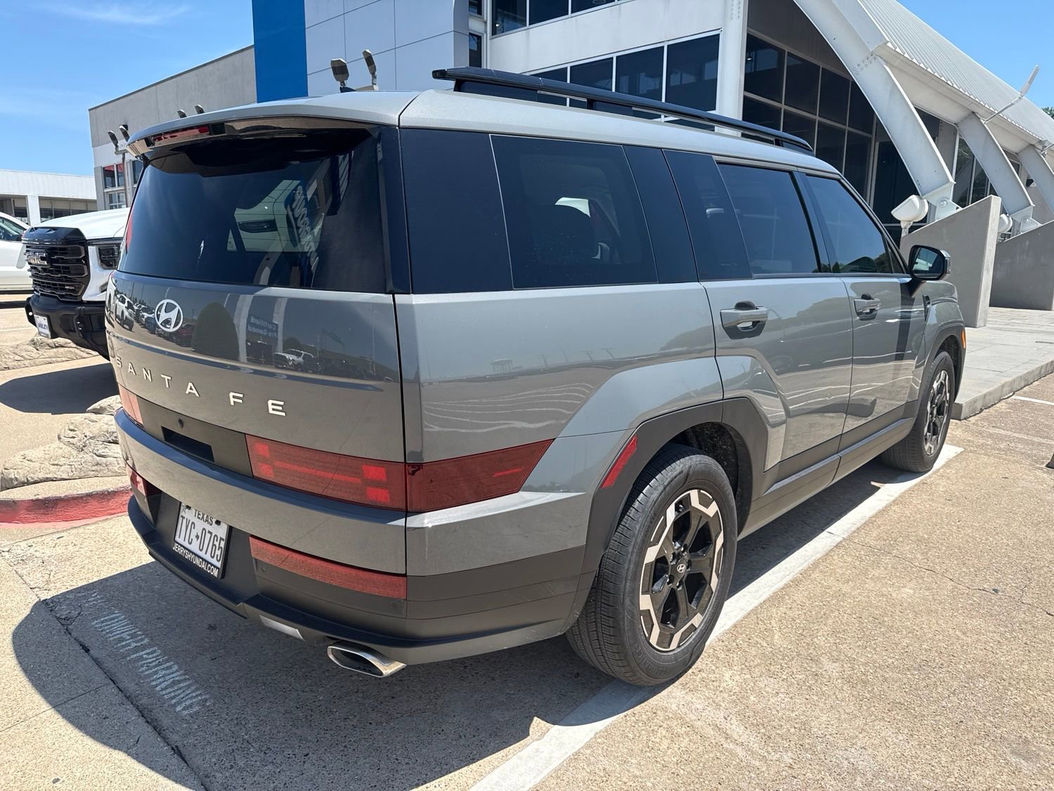 Used 2024 Hyundai Santa Fe SEL FWD image 5