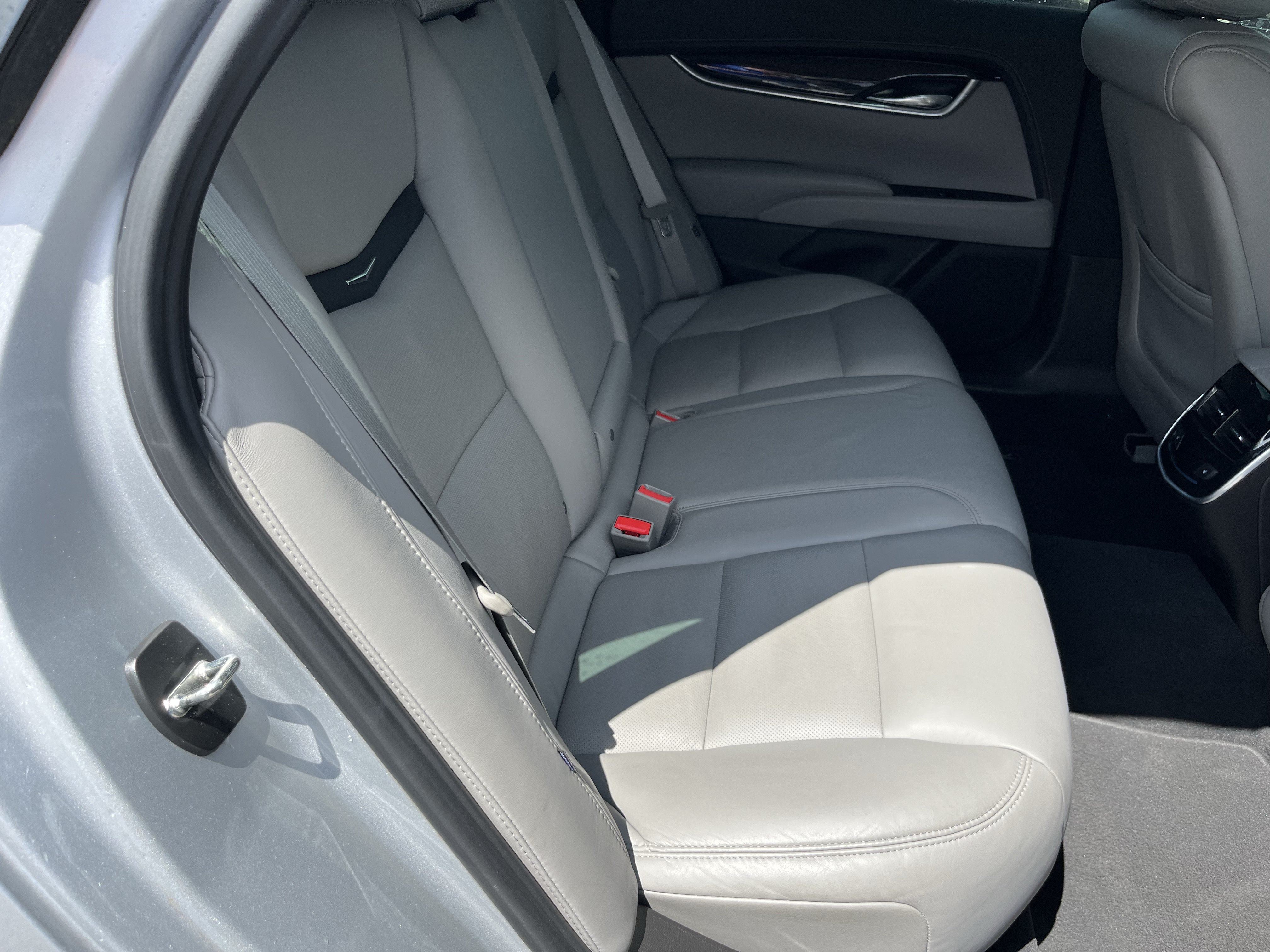 Used 2016 Cadillac XTS Luxury w/ Driver Awareness Package FWD image 4