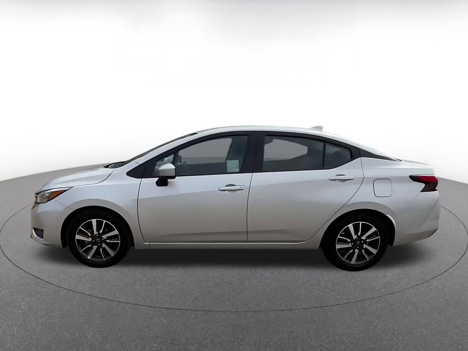 Used 2025 Nissan Versa SV FWD image 9