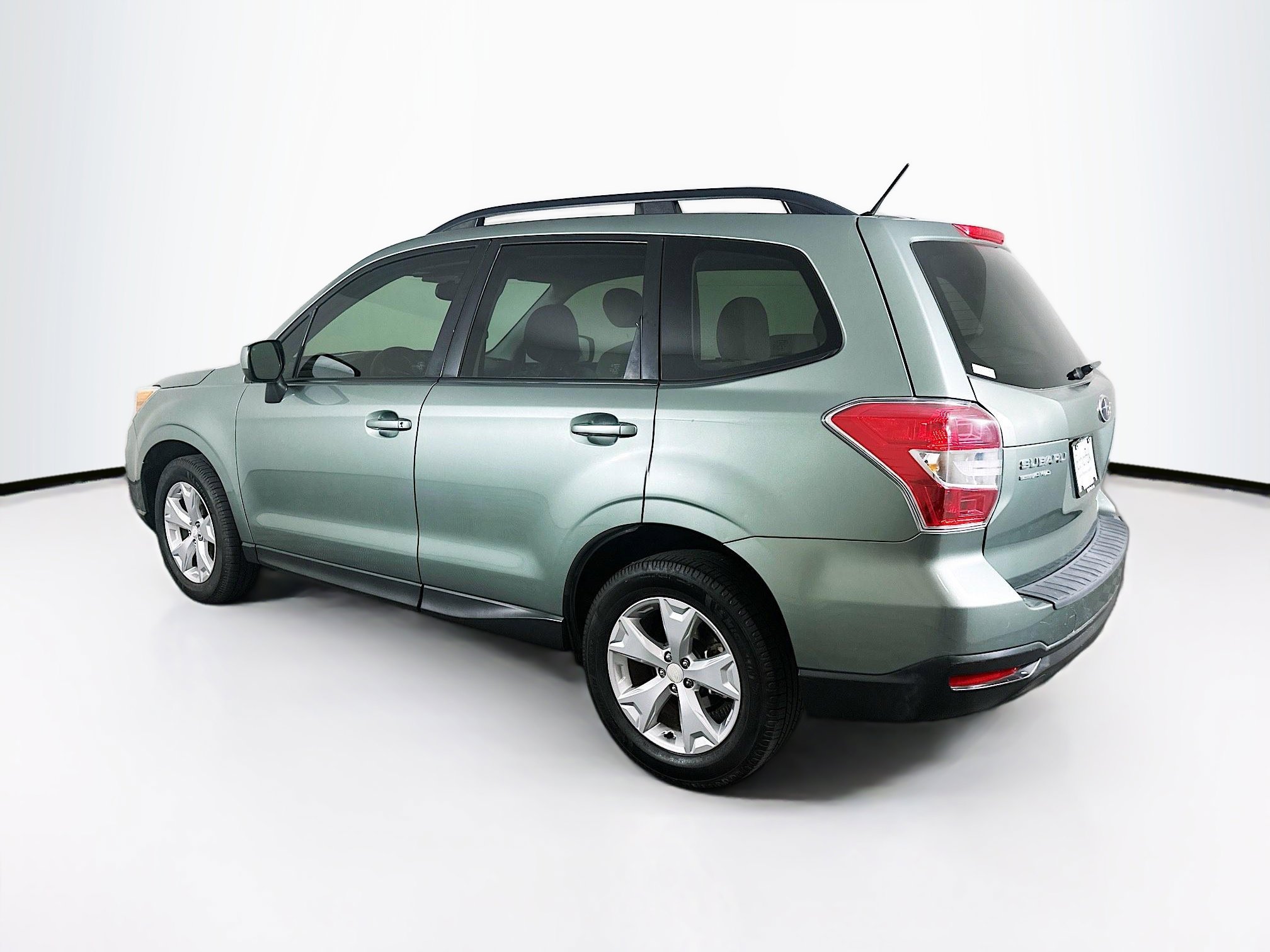 Used 2015 Subaru Forester 2.5i Premium w/ All-Weather Package AWD/4WD image 5