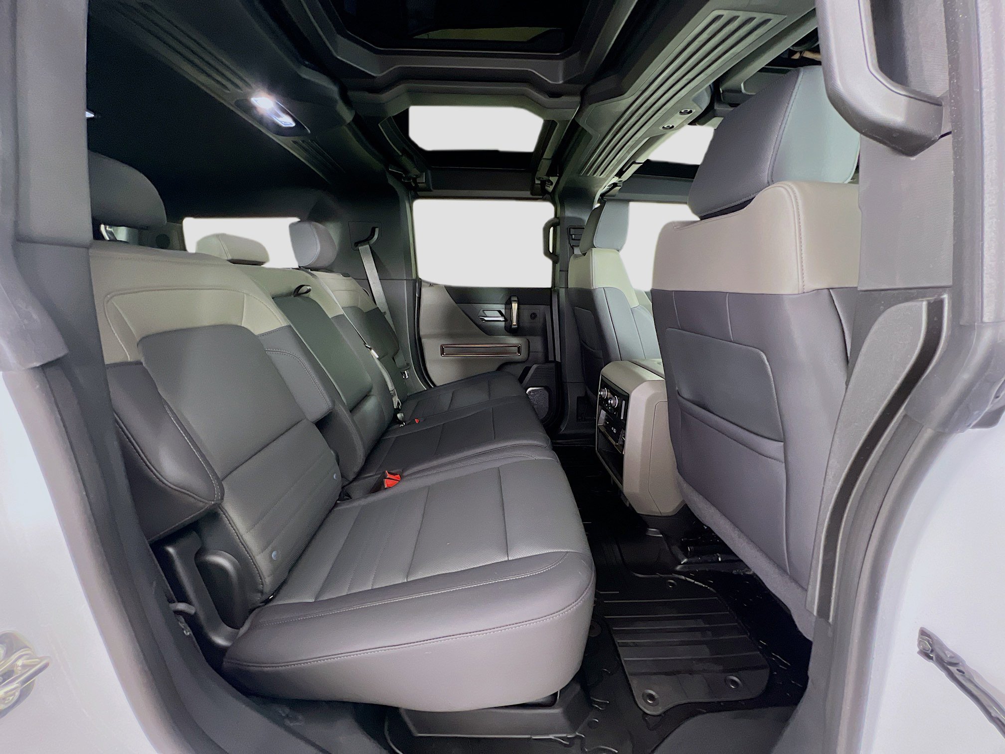 Used 2024 GMC Hummer EV 2X w/ LPO, Illumination Package image 29