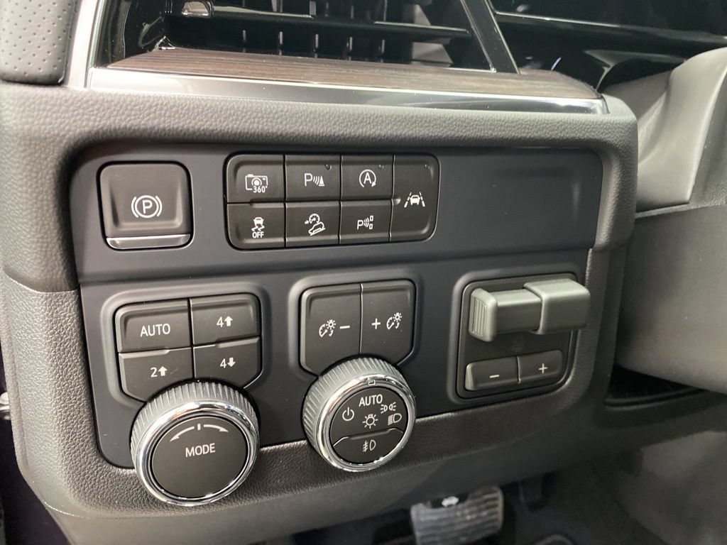 New 2026 Chevrolet Tahoe Premier w/ Sun And Tow Package AWD/4WD image 12