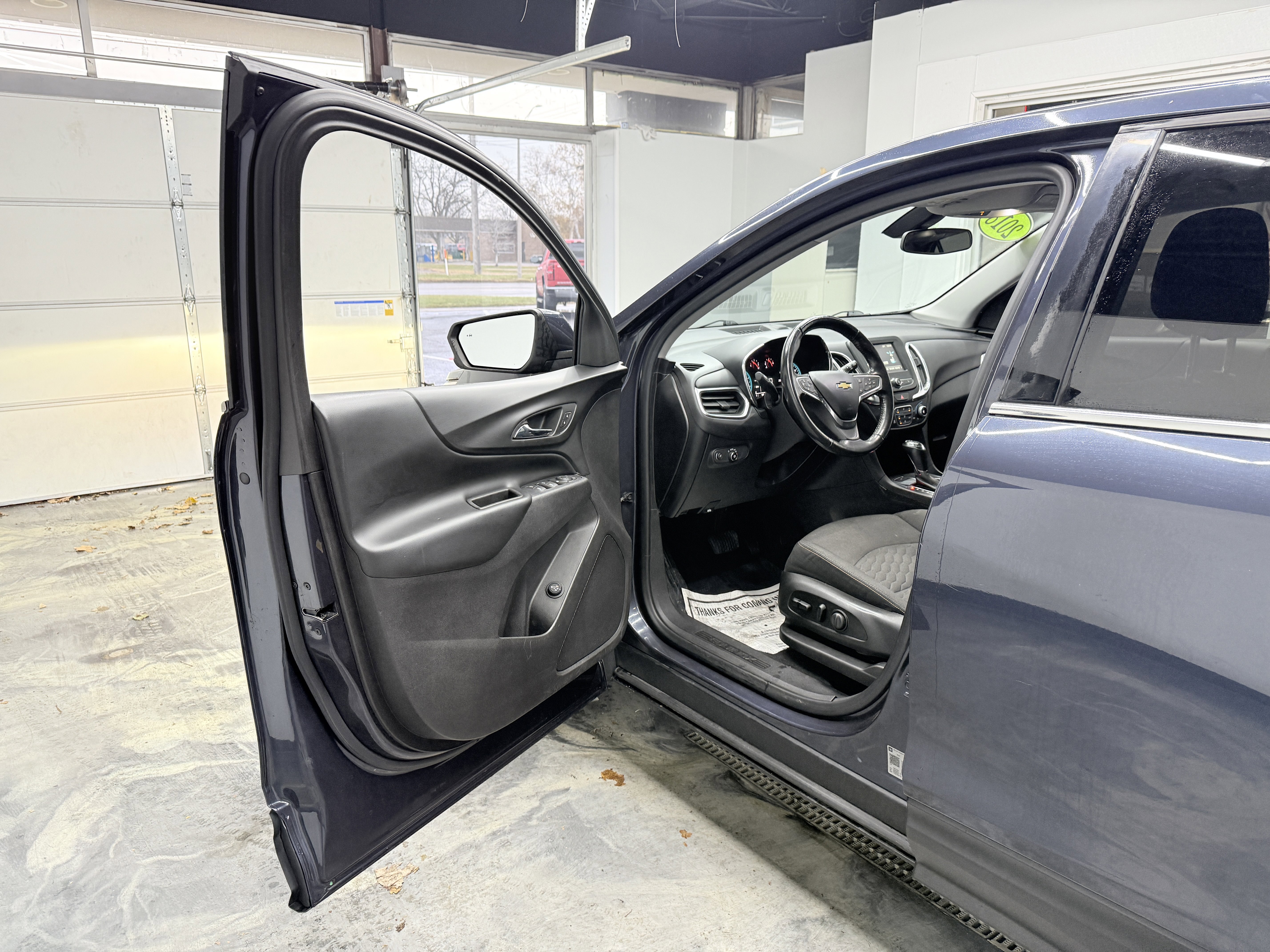 Used 2018 Chevrolet Equinox LT image 11