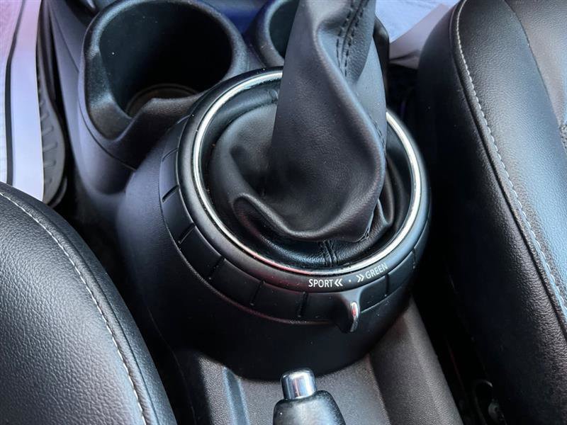 Used 2015 MINI Cooper 4-Door Hardtop FWD image 31