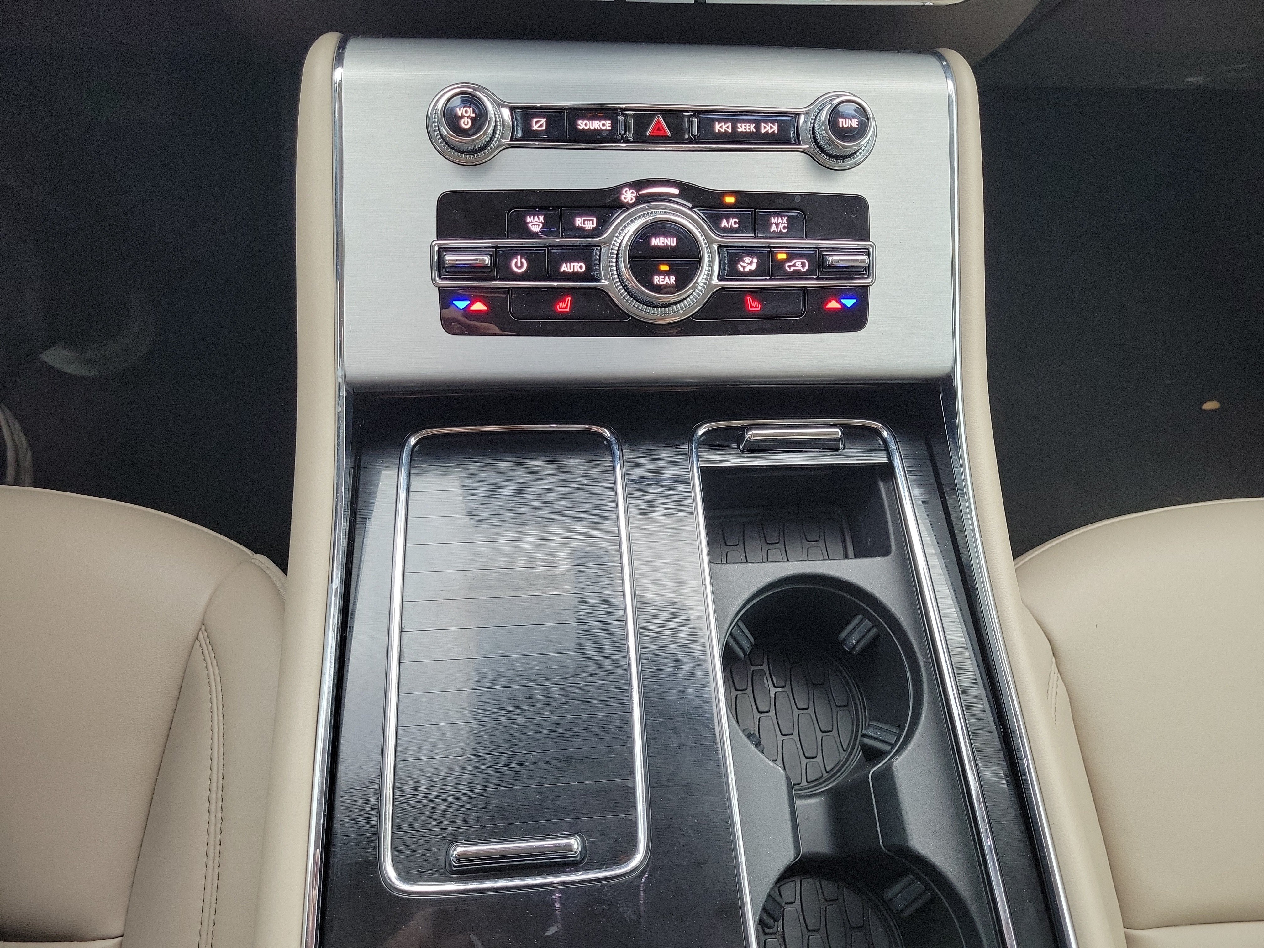 Used 2023 Lincoln Aviator AWD w/ Class IV Trailer Tow Package image 26