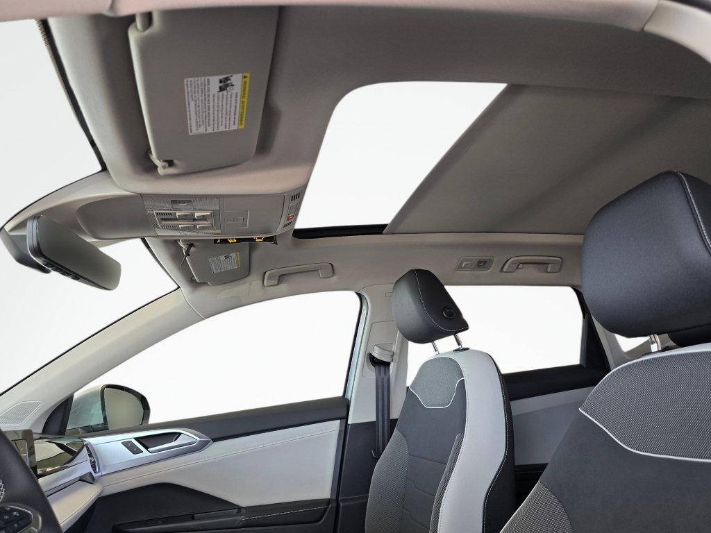 New 2026 Volkswagen Taos SE AWD/4WD image 20
