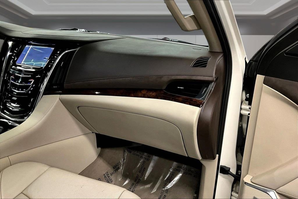 Used 2015 Cadillac Escalade Luxury image 27