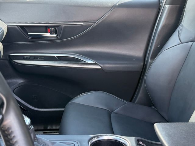 Used 2024 Toyota Venza XLE image 14