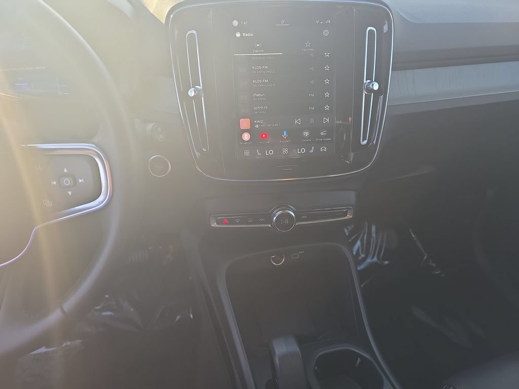 Used 2024 Volvo XC40 B5 Core AWD/4WD image 16
