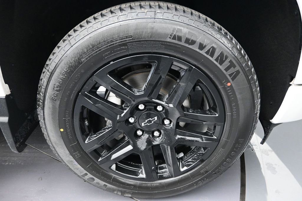 Used 2024 Chevrolet Silverado 1500 Custom w/ Turbomax Blackout Package RWD image 9