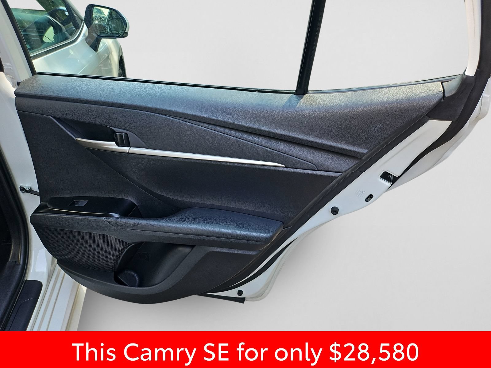 Used 2025 Toyota Camry SE FWD image 37
