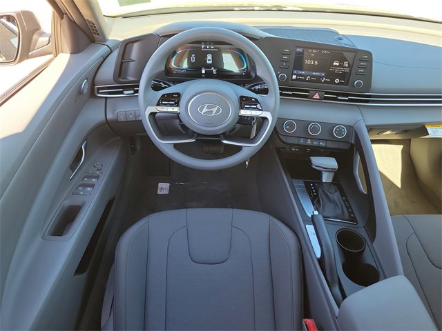 New 2025 Hyundai Elantra SE image 7