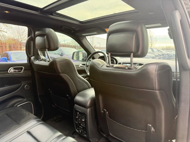 Used 2018 Jeep Grand Cherokee SRT image 27