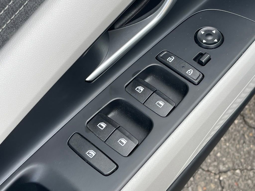 Used 2023 Hyundai Elantra Limited image 17