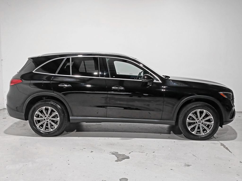 Used 2023 Mercedes-Benz GLC 300 4MATIC w/ Exclusive Trim Package image 7