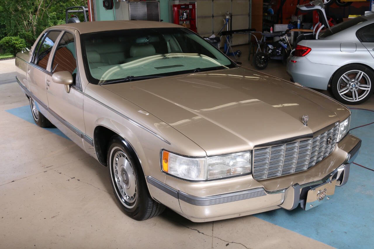 Used 1994 Cadillac Fleetwood Brougham RWD image 1