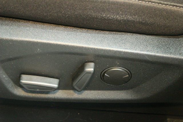 Used 2020 Ford Edge SE image 18