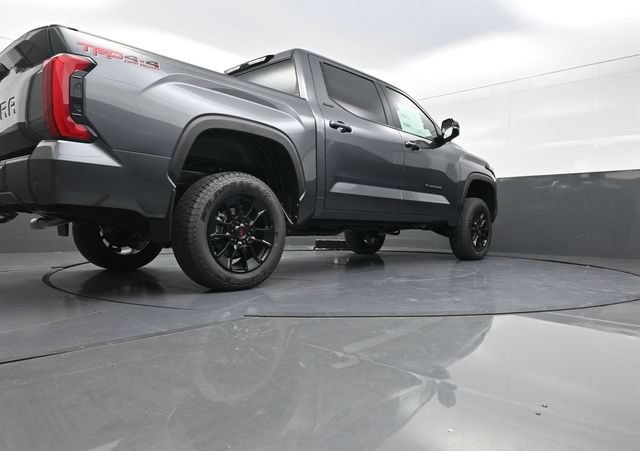 Used 2025 Toyota Tundra Limited w/ TRD Off-Road Package AWD/4WD image 36