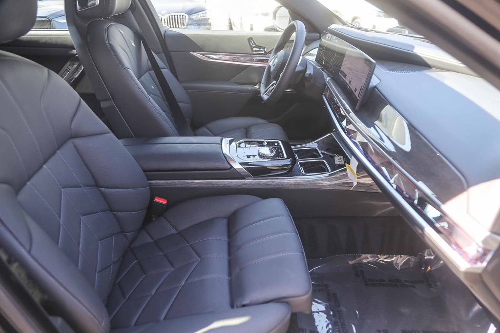 Used 2026 BMW i7 eDrive50 w/ M Sport Package RWD image 13