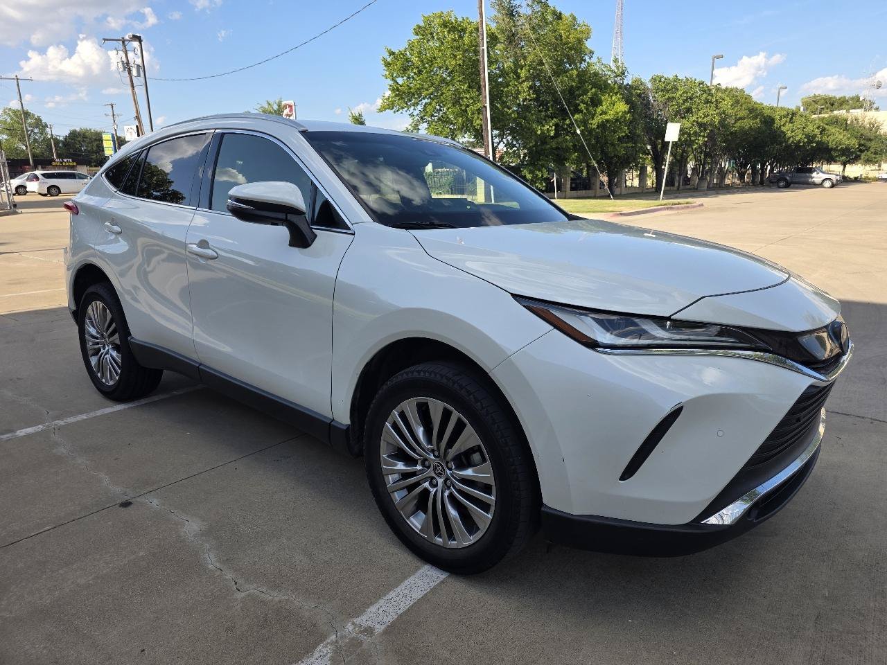Used 2022 Toyota Venza XLE AWD/4WD image 32