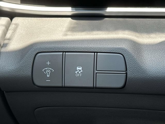 Certified 2025 Hyundai Elantra Sport FWD image 22