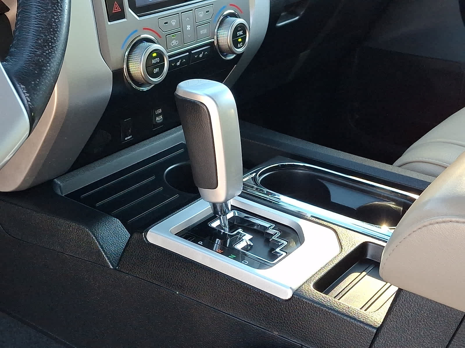 Used 2015 Toyota Tundra Limited w/ Limited Premium Package RWD image 17