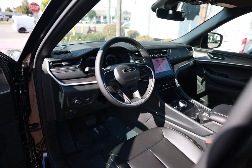New 2025 Jeep Grand Cherokee Limited AWD/4WD image 10